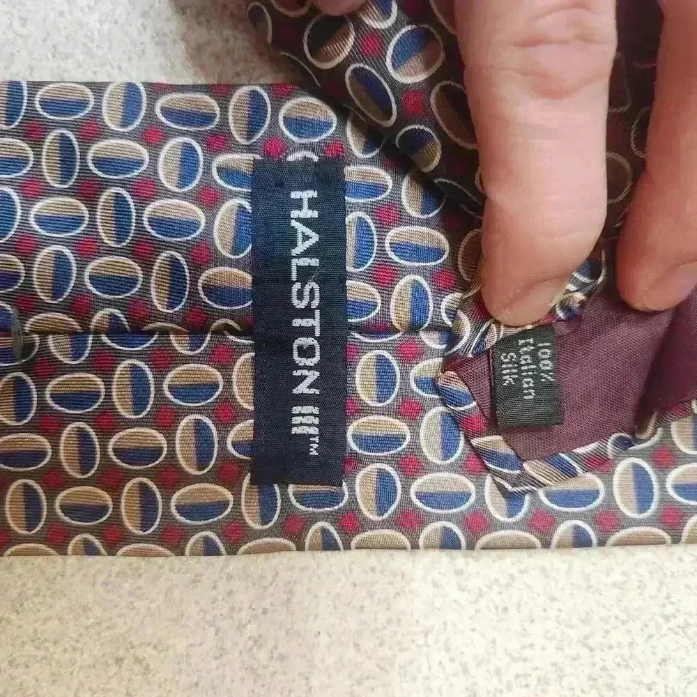 HALSTON Stylish Patterned 100% Silk Neck Tie Made in the USA preppy